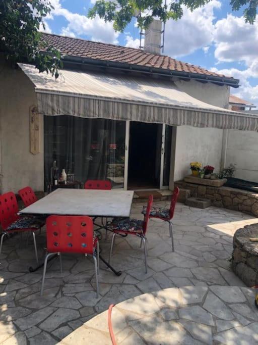Loft La Perriere, Un Oasis En Pleine Ville Cholet Bagian luar foto