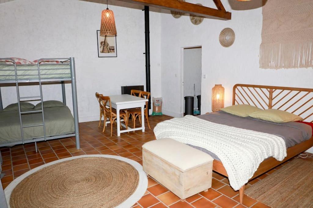 Loft La Perriere, Un Oasis En Pleine Ville Cholet Bagian luar foto